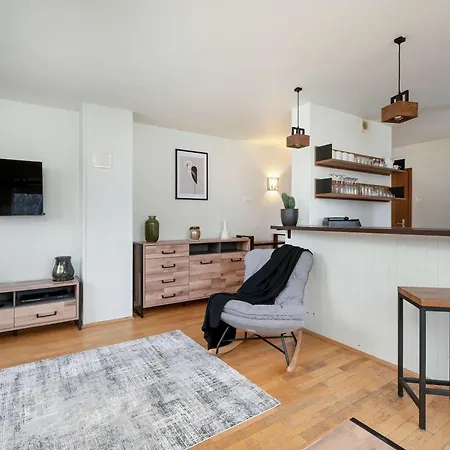Atmospheric In With Underground Parking By Renters Lägenhet Karpacz