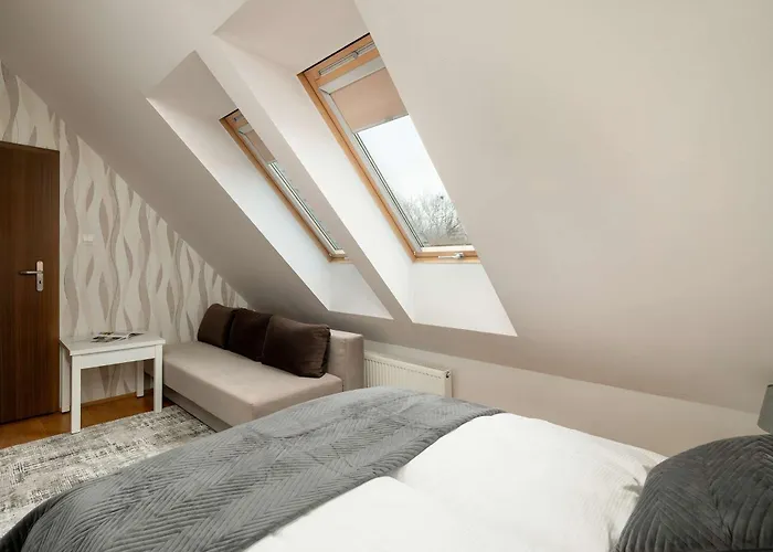 Atmospheric In With Underground Parking By Renters Apartamento *